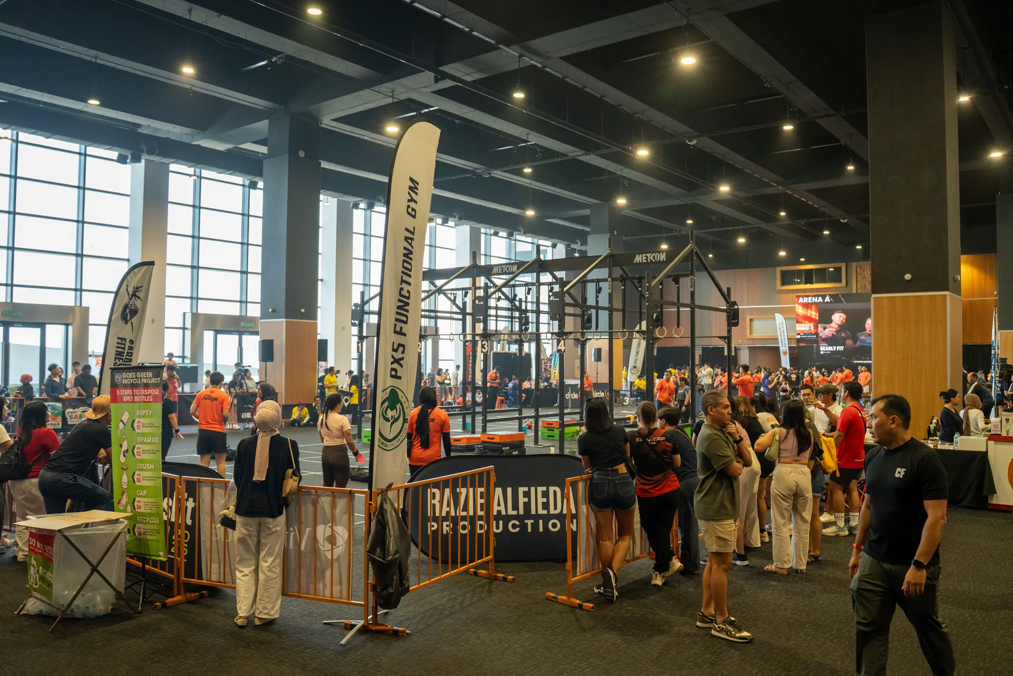 Wide view of the Borneo Pangazou competition floor