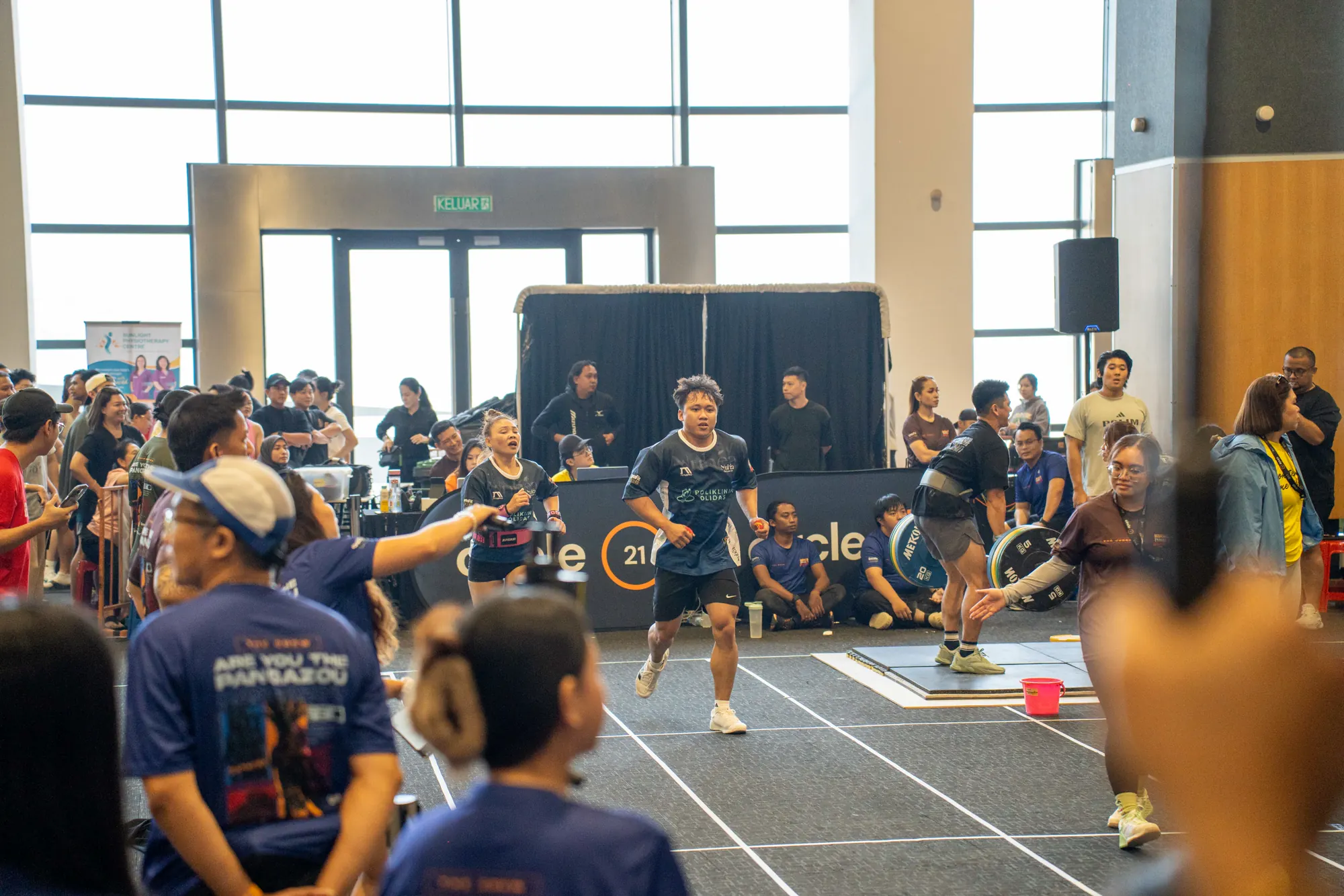 CrossFit athlete lifting in front of the crowd